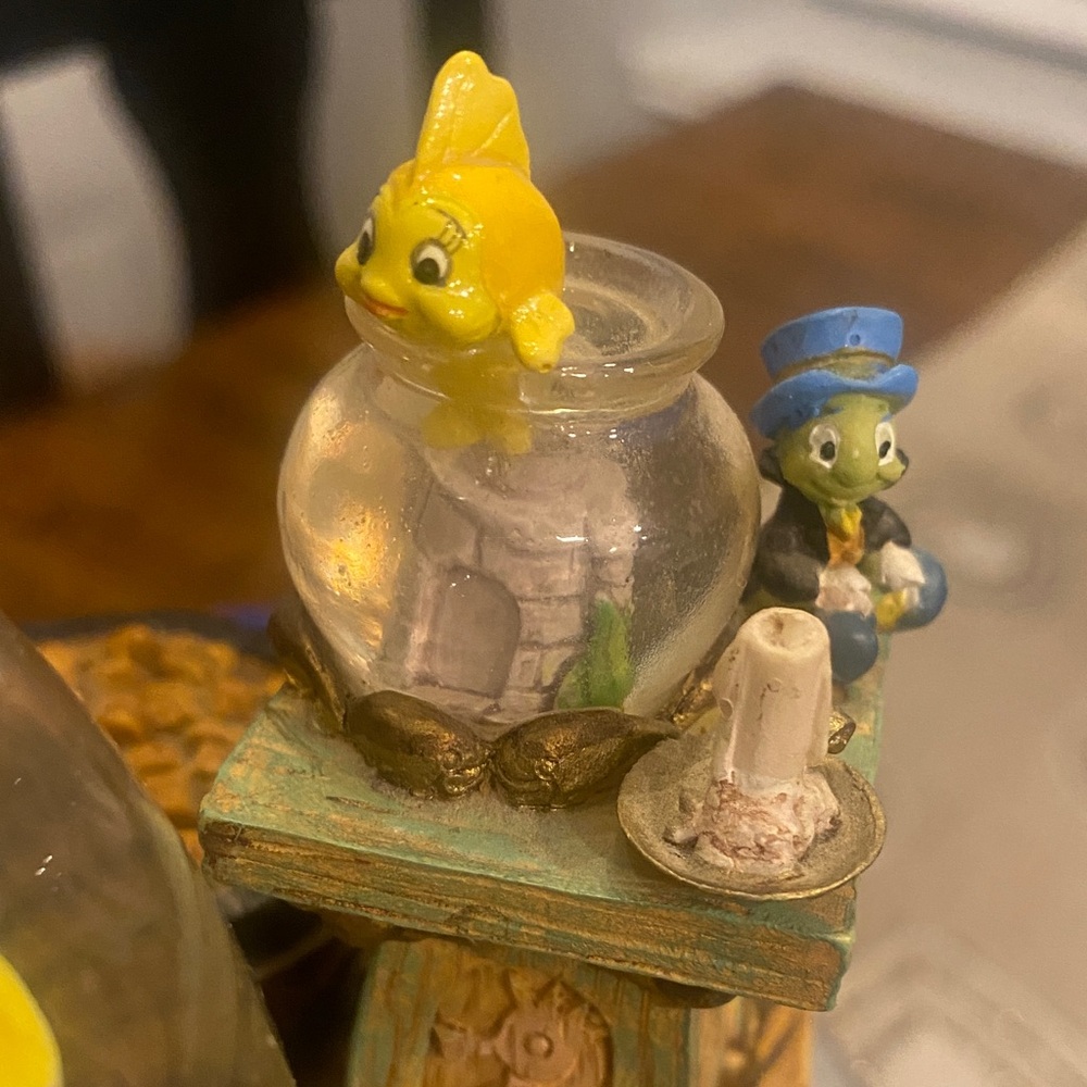 Disney Vintage Ghepettos Workshop Snowglobe with Pinocchio . - Picture 13 of 14